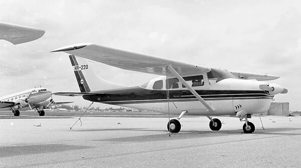 Cessna 210 HR-220