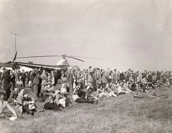 Part of the crowd at the 1950 RAeS Garden Party
