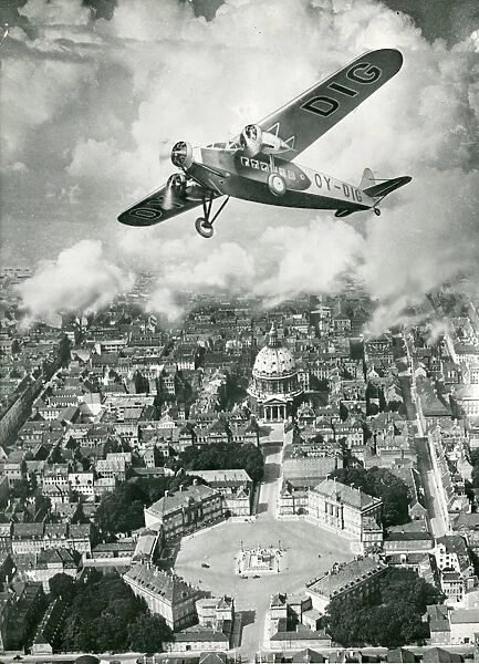Fokker FXII, OY-DIG, over the castle of Amalienborg