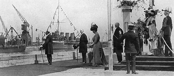 King George V opens Hull dock