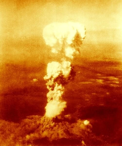 Atomic burst over Hiroshima, 1945
