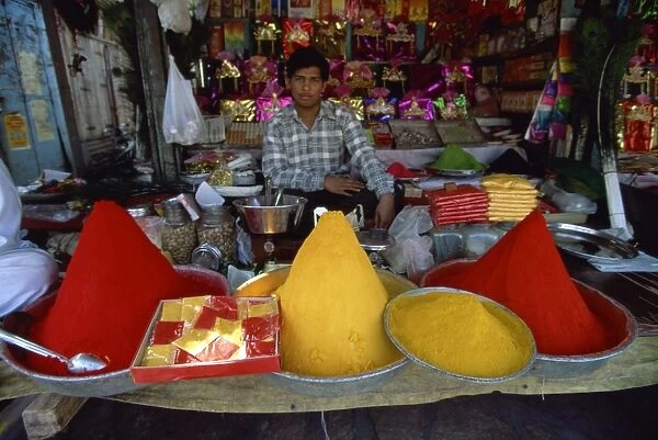Yellow turmeric and red dye for sale, old town, Pune, Maharashtra state, India, Asia