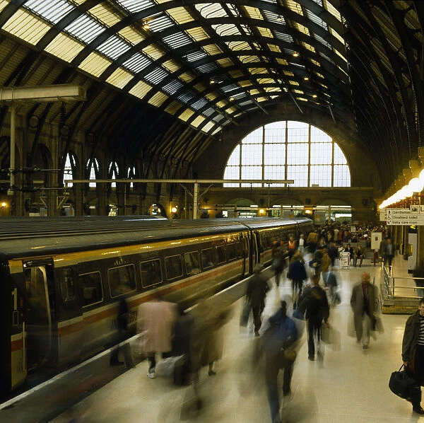 10015016. TRANSPORT Rail Stations Commuters on busy Kings Cross Platform London England