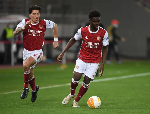 Arsenal's Bellerin and Saka in Action against SL Benfica in UEFA Europa League