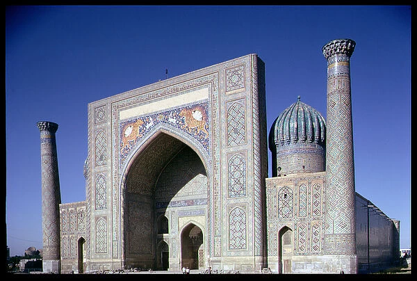 Facade of the Shirdar Madrasa, Timurid period, Rigestan Square, c. 1619-35 (photo)