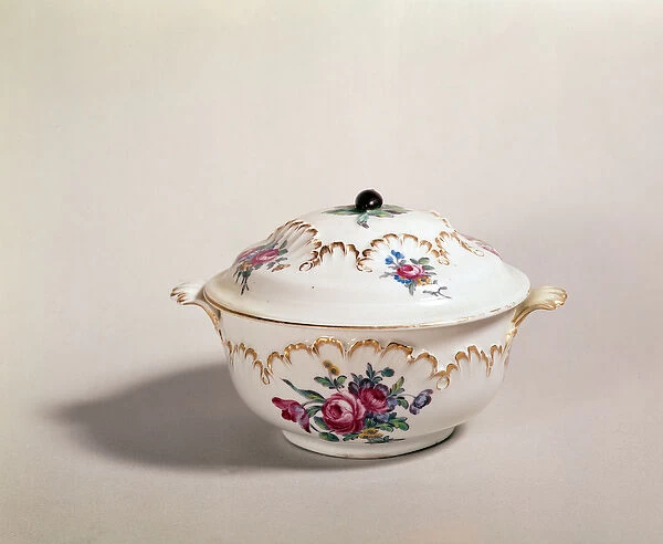 Soup bowl, made in Tournai, 1775-80 (porcelain)