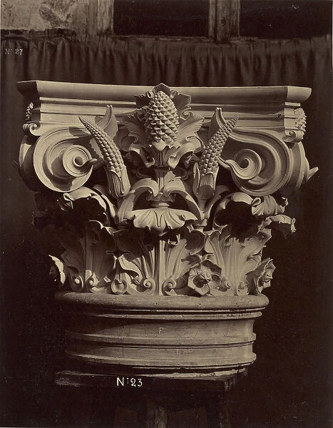 Chapiteau des colonnes des baies de la loggia
