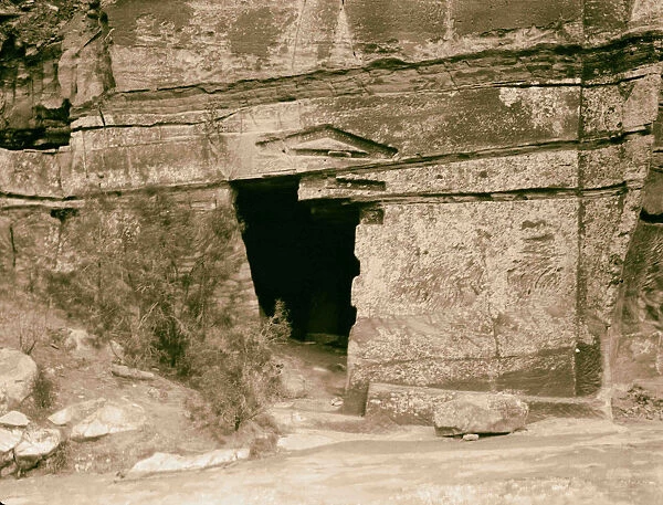 Petra Lower Siq Rectilinear type doorway fragment
