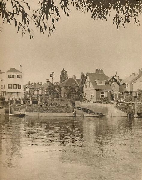 Its Only A Penny To Twickenham Town : The Ferry That Inspired A Famous Song, c1935