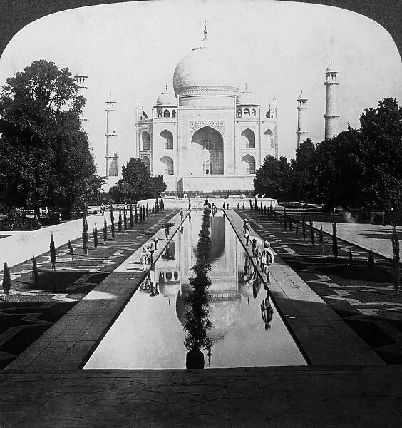 Taj Mahal, Agra, Uttar Pradesh, India. Artist: Underwood & Underwood