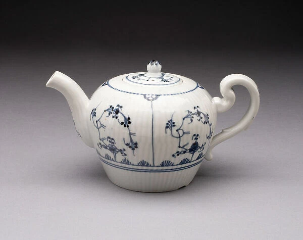 Teapot, Weesp, 1761  /  64. Creator: Weesp Porcelain Factory