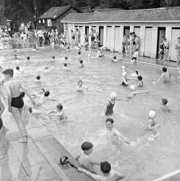 Children playing in the swimming pool at Sutton Park