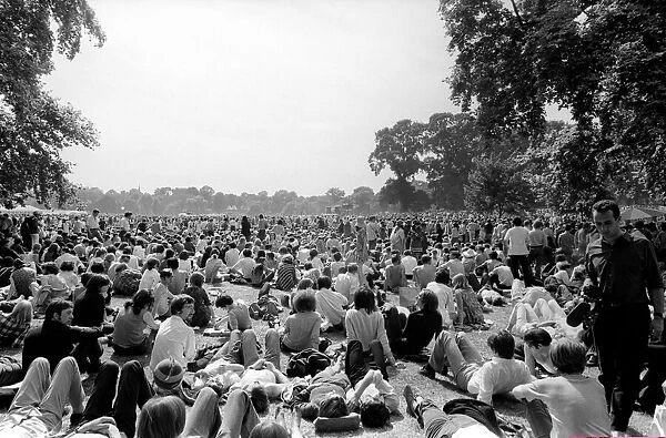 Crowds at The Rolling Stones free concert in Londons Hyde Park on 5th July 1969a┼í