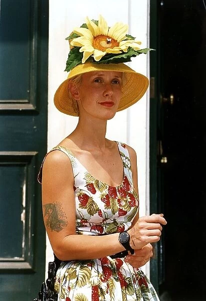 Paula Yates TV presenter and Model outside her an Bob Geldofs Chelsea home