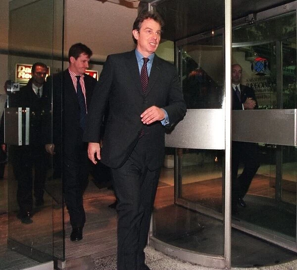 Tony Blair November 1998 leaving Daily Record building at Anderston Quay