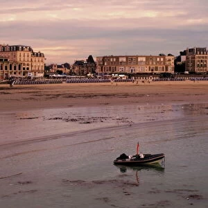 Beach and seafront, Dinard, Cote d Emeraude (Emerald Coast), Cotes d Armor