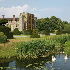 Hever Castle, dating from the 13th century, childhood home of Anne Boleyn, Kent, England, United Kingdom, Europe