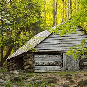 USA, Tennessee. Old barn at Bud Ogle cabin along Roaring Fork Nature Trail