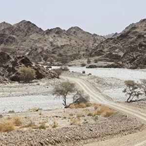 Dirt road in the Oman hinterland