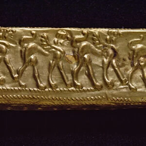 Etruscan art: golden fibula, detail 630 BC From Vetulonia