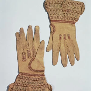 Gloves belonging to Queen Anne, 17th century (embroidered textile and leather)
