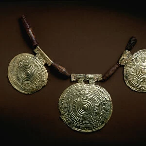 Golden necklace, 8th century BC