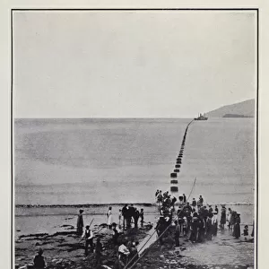 Laying a submarine cable (b / w photo)