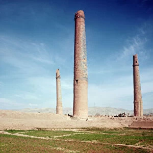 Minarets of the Hussein Baiqara Madrasa (photo)