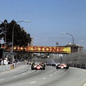 1982 Long Beach Grand Prix: Andre de Cesaris on pole with Niki Lauda alongside lead away at the start