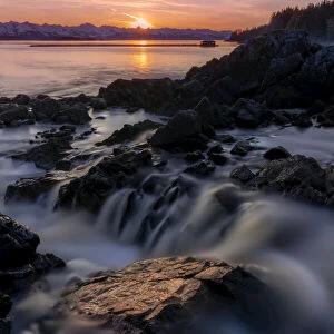 Rocky shoreline at Peterson Creek in the Favorite Channel at sunset, Juneau, Alaska, USA