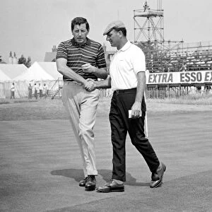 Argentine golfer Roberto de Vicenzo (right) shakes hands with Hedley Muscroft after their