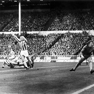 Chelsea v Stoke City 1972 League Cup Final Terry Conroy scores Stoke