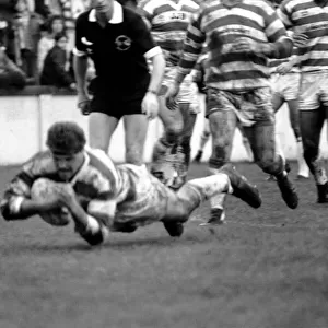 Leigh v. Wigan. Sport Rugby League. Scoring try. December 1985 PR-03-014