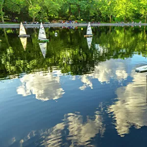 New York City, Central Park Boat Pond Conservatory Water, mini sailboats